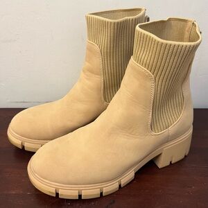 Tan Ankle Boots with Chunky Sole and Ribbed Texture